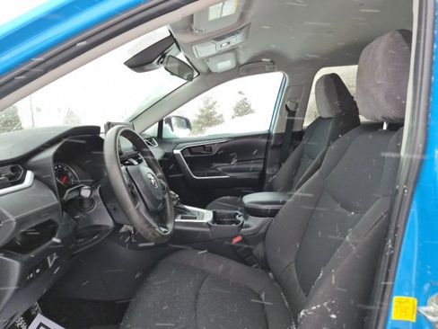 Used 2020 Toyota RAV4 LE image 14