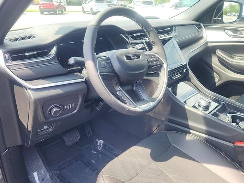 New 2025 Jeep Grand Cherokee L Altitude image 10