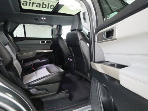 Used 2022 Ford Explorer XLT w/ Equipment Group 202A image 11
