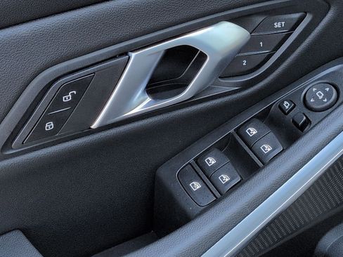 Used 2025 BMW 330i Sedan image 15