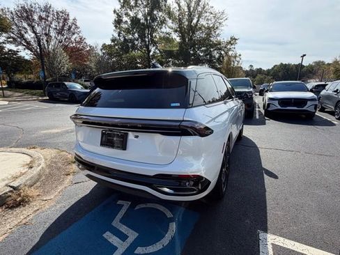 New 2026 Lincoln Nautilus Reserve image 7