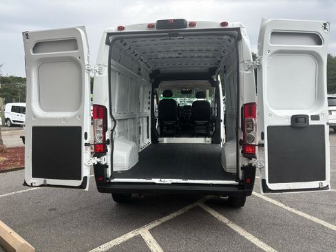 Used 2024 RAM ProMaster 2500 w/ Convenience Group FWD image 27