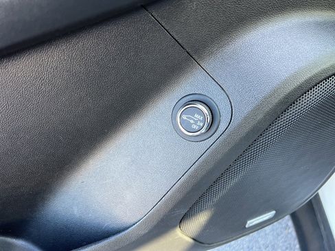 Used 2023 GMC Acadia AT4 w/ Preferred Package image 23