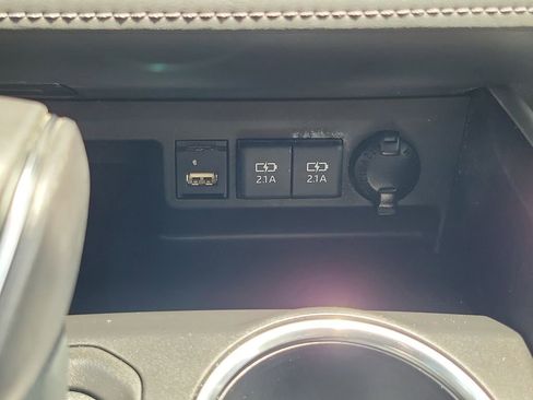 Used 2021 Toyota Highlander XLE FWD image 32