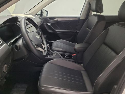 Used 2024 Volkswagen Tiguan SE image 17