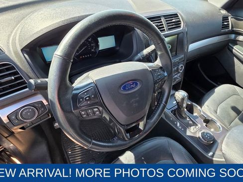 Used 2018 Ford Explorer XLT w/ Equipment Group 202A image 10