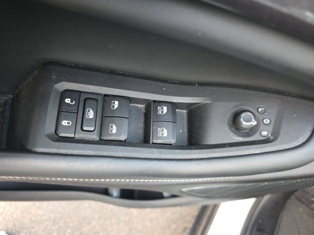 Used 2023 Jeep Grand Cherokee Altitude AWD/4WD image 16