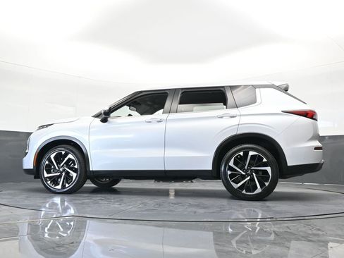 Used 2022 Mitsubishi Outlander ES image 54