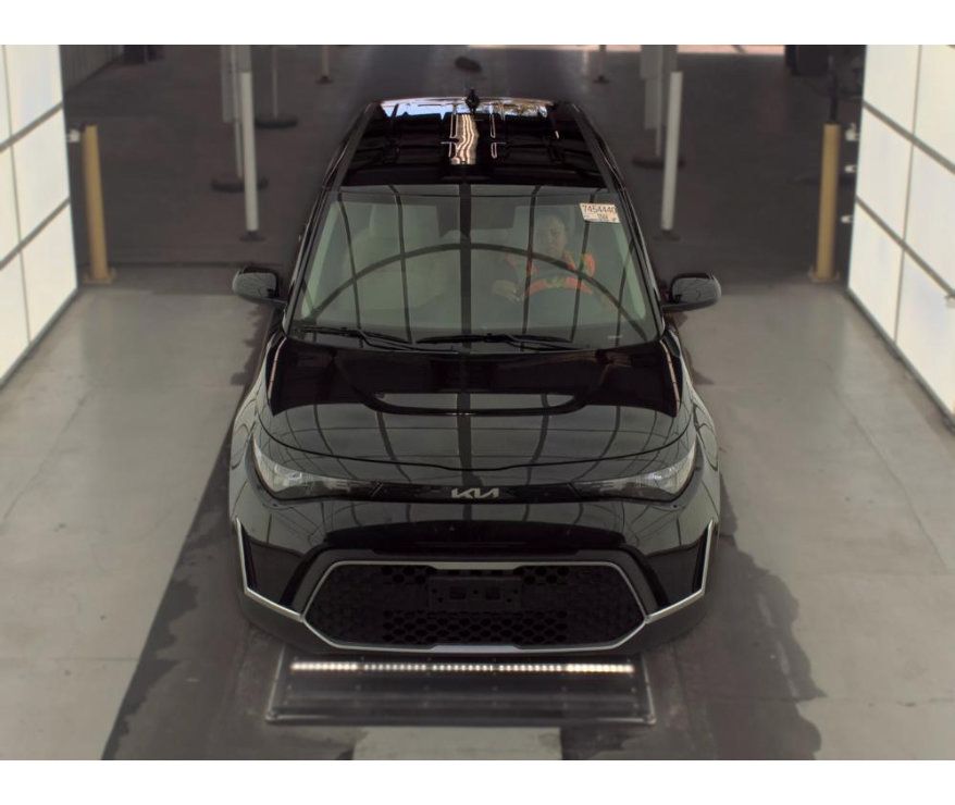 Used 2025 Kia Soul LX w/ LX Technology Package FWD image 2
