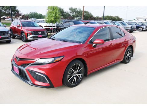 Used 2023 Toyota Camry SE w/ Convenience Package FWD image 3