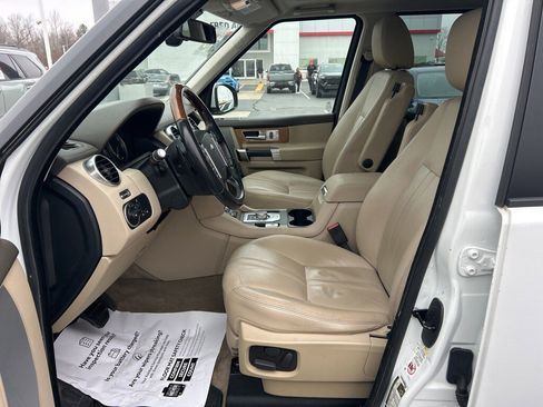 Used 2016 Land Rover LR4 HSE image 2