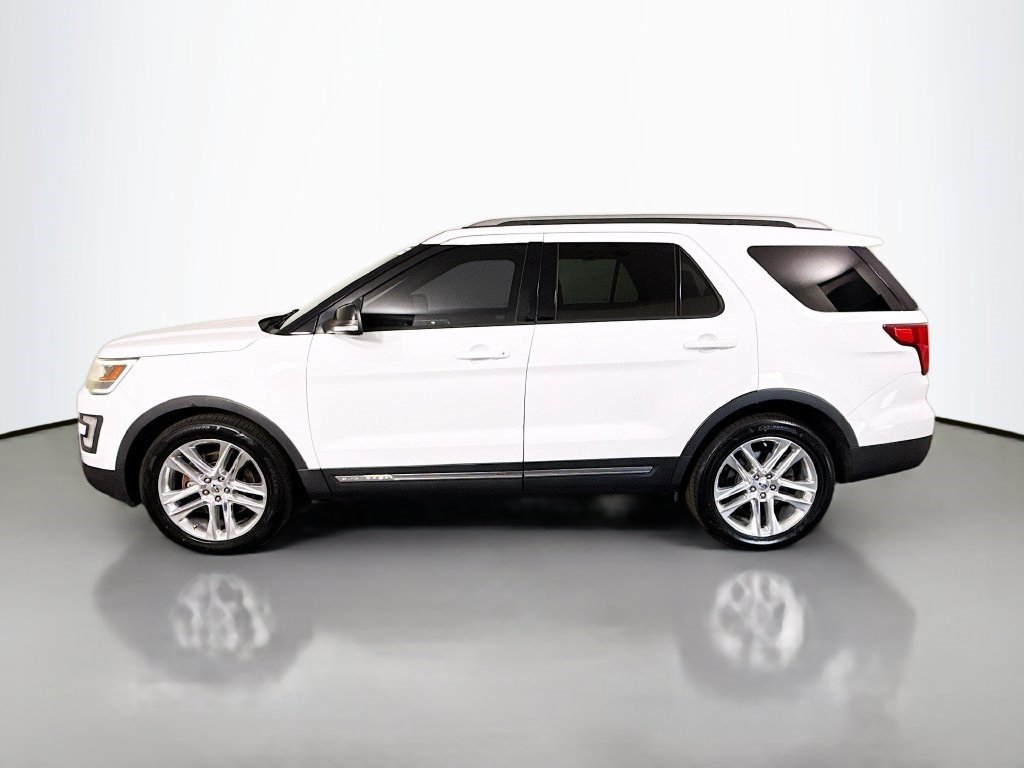 Used 2017 Ford Explorer XLT w/ Equipment Group 202A FWD image 6