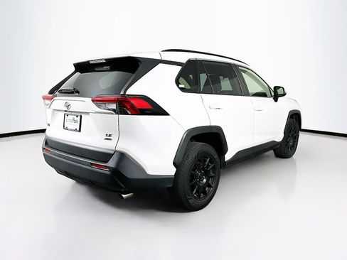 Used 2019 Toyota RAV4 LE image 9