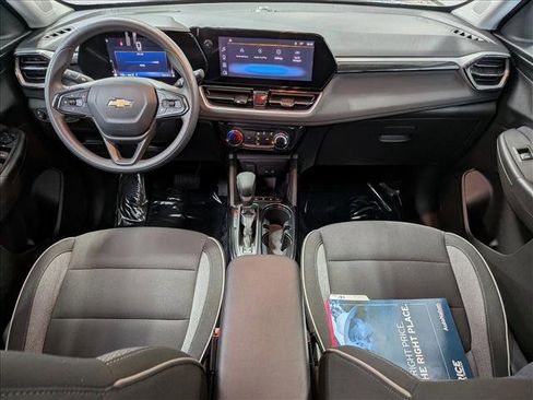 Used 2025 Chevrolet TrailBlazer LT image 16