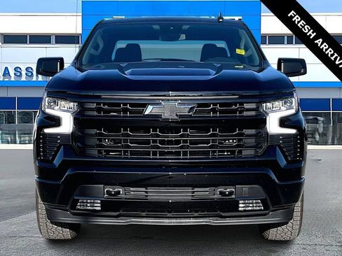 Used 2025 Chevrolet Silverado 1500 RST image 2