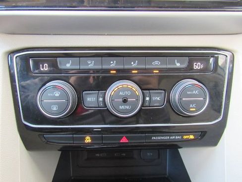 Used 2022 Volkswagen Atlas SE w/ Panoramic Sunroof Package image 47