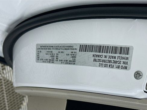 Used 2024 Chrysler Pacifica Touring-L image 12