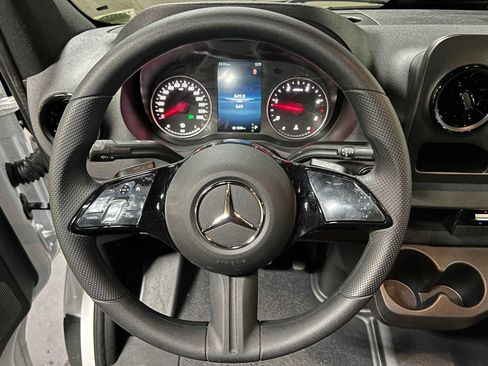 Used 2025 Mercedes-Benz Sprinter 2500 image 24