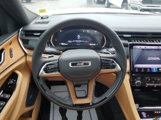 Used 2024 Jeep Grand Cherokee Summit AWD/4WD image 19