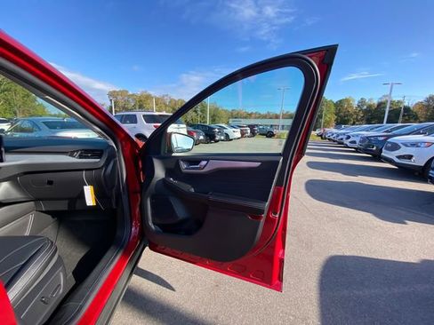 New 2025 Ford Escape SE w/ PHEV Premium Package image 32