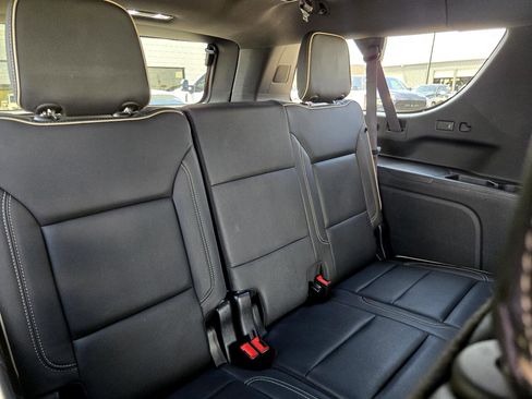 Used 2023 GMC Yukon XL SLT image 18