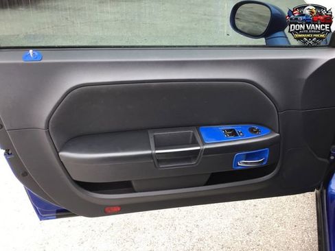 Used 2012 Dodge Challenger SXT RWD image 10