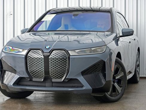 Used 2024 BMW iX xDrive50 w/ Sport Package image 3