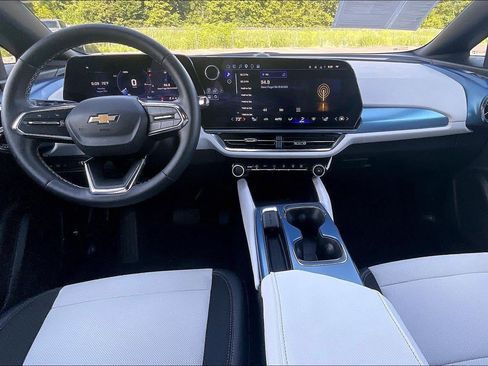 Used 2025 Chevrolet Equinox EV LT FWD image 15