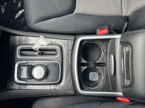 Used 2021 Chrysler 300 Touring w/ Chrome Appearance Package image 11