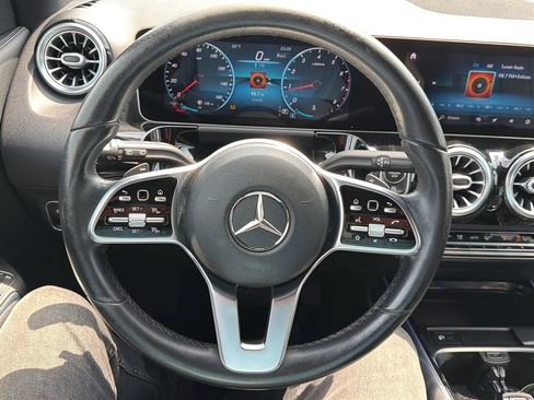Used 2021 Mercedes-Benz GLA 250 4MATIC w/ Premium Package image 10