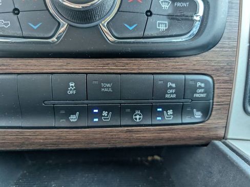 Used 2017 RAM 1500 Laramie w/ Convenience Group image 4