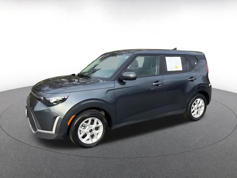 Used 2025 Kia Soul LX w/ LX Technology Package FWD image 8