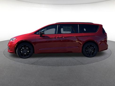 New 2026 Chrysler Pacifica Limited w/ S Appearance Package image 2