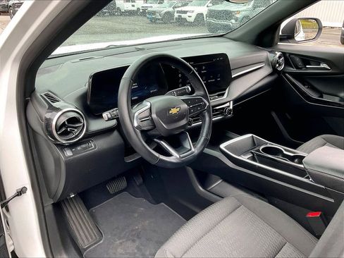 Used 2025 Chevrolet Equinox LT w/ Safety and Technology Package AWD/4WD image 8