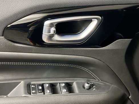 Used 2024 Jeep Compass Latitude w/ Convenience Group image 16