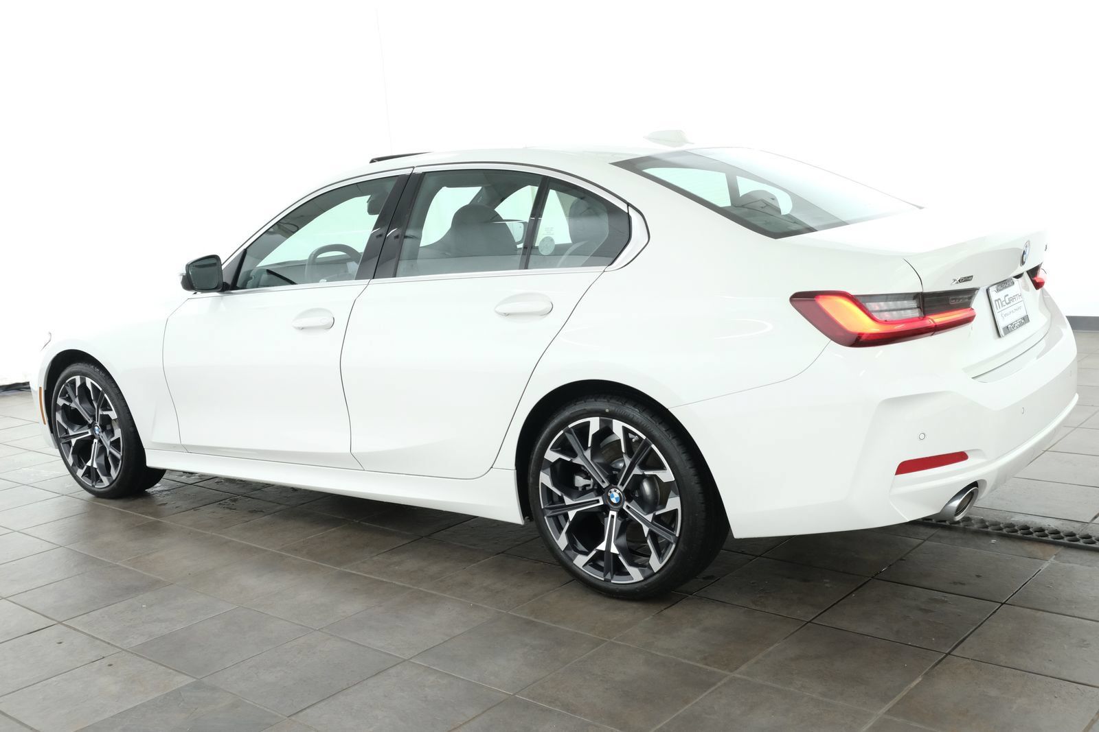 Used 2025 BMW 330i xDrive Sedan w/ Premium Package AWD/4WD image 3