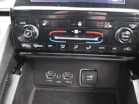 Used 2024 Jeep Grand Cherokee L Laredo image 32