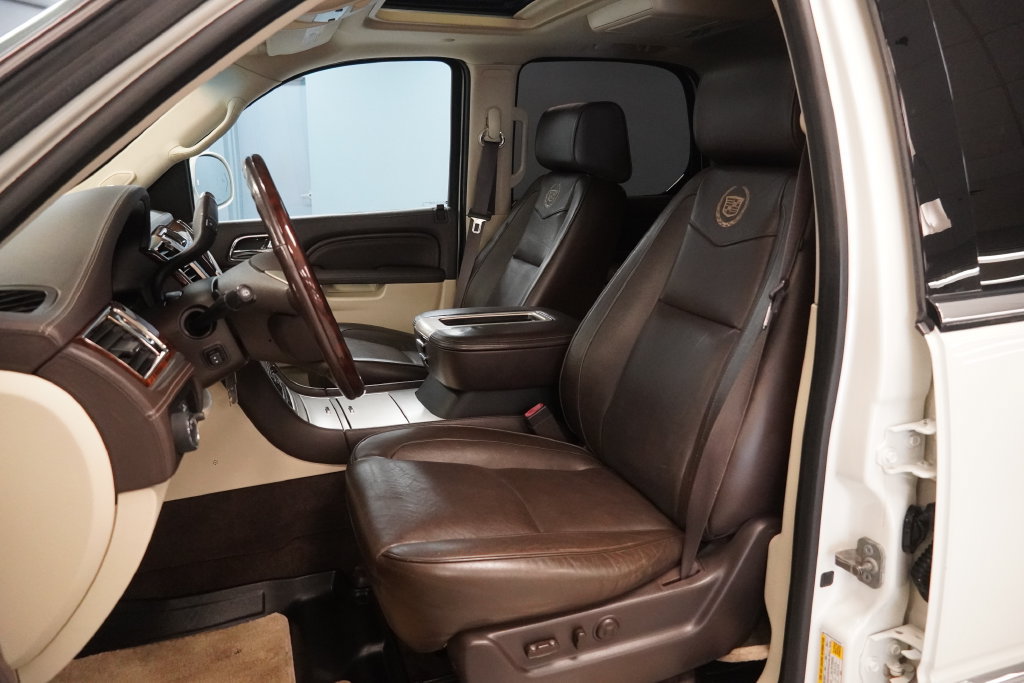 Certified 2014 Cadillac Escalade Platinum AWD/4WD image 4