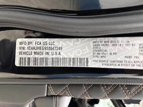 Used 2025 Jeep Grand Cherokee Summit w/ Obsidian Package image 42