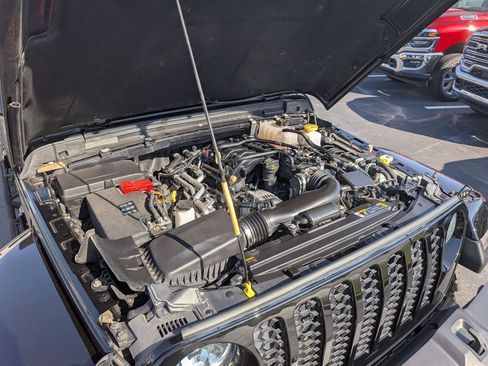Used 2023 Jeep Gladiator Willys AWD/4WD image 37