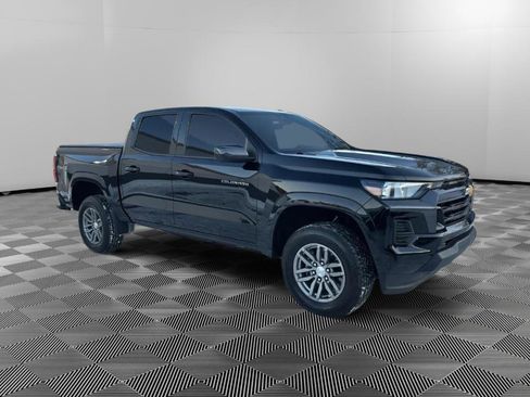 Used 2023 Chevrolet Colorado LT image 2