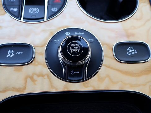 Certified 2021 Bentley Bentayga image 29