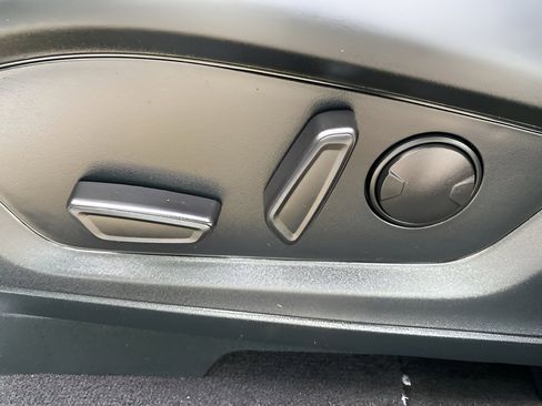 Used 2023 Ford Explorer XLT w/ Equipment Group 202A image 37