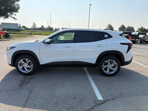 New 2026 Chevrolet Trax LS w/ LS Convenience Package FWD image 6