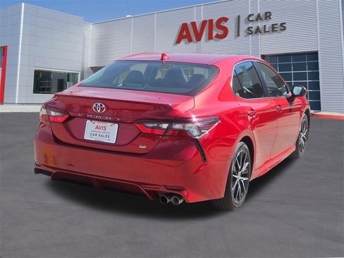 Used 2024 Toyota Camry SE image 6