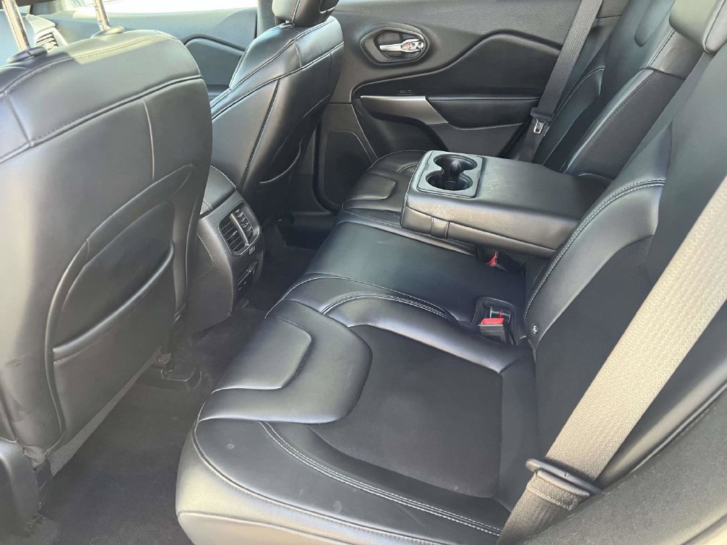Used 2019 Jeep Cherokee Latitude Plus w/ Comfort/Convenience Group AWD/4WD image 15