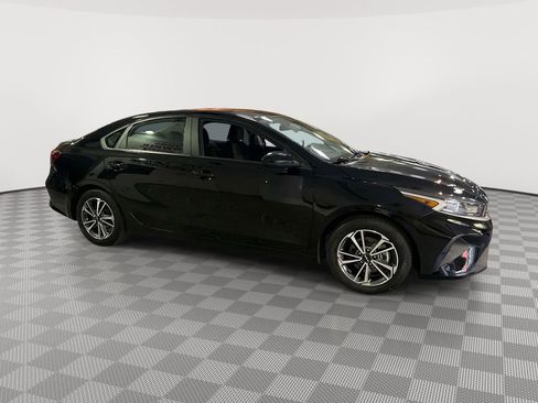 Used 2023 Kia Forte LXS FWD image 2
