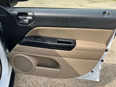 Used 2017 Jeep Compass Sport w/ Power Value Group image 15