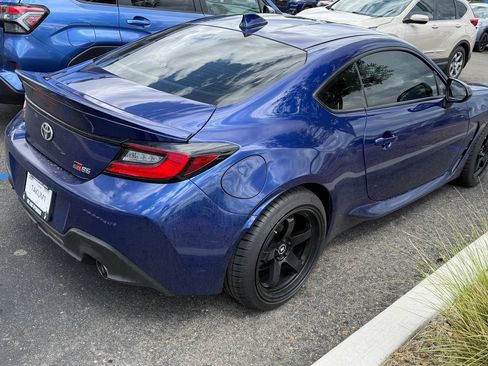 Used 2025 Toyota GR86 Premium w/ ALL Weather Mat Package (TMS) RWD image 9