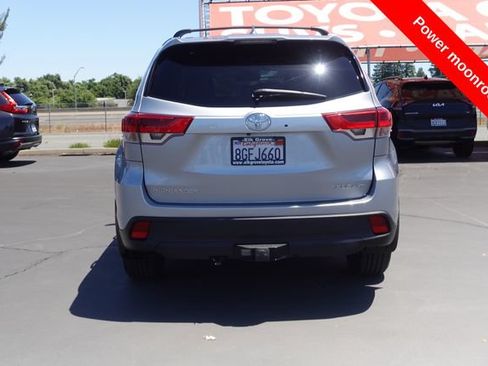Used 2019 Toyota Highlander XLE AWD/4WD image 9